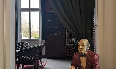 Eingang Bibliothek und Salon 