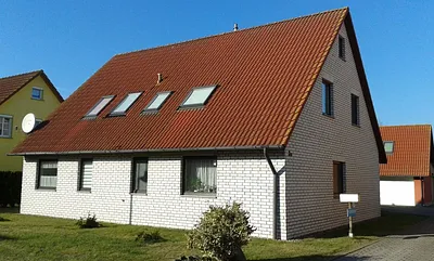 Die Wohnung befindet sich in der linken Hälfte (OG)