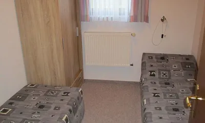 2. Schlafzimmer mit zwei Einzelbetten