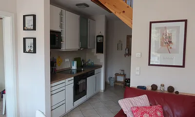 Blick vom Wohnzimmer in die Küche