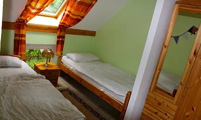 Schlafzimmer II mit zwei Betten (je 2,00 m x 0,90 m)