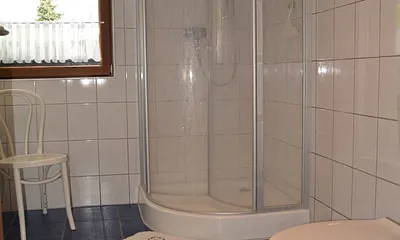 Bad mit Dusche/WC