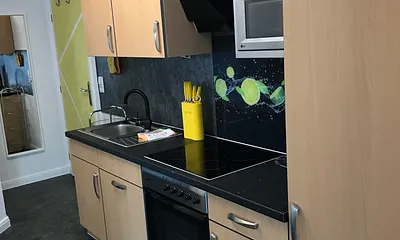 Küchenzeile mit Geschirrspüler