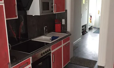 Küchenzeile mit Geschirrspüler