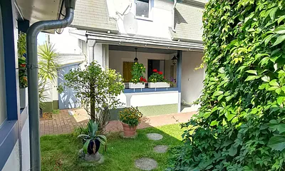 Auf dem Innen befinden sich 2 weitere Ferienwohnungen.  Wir wohnen im Obergeschoss des Hauses.