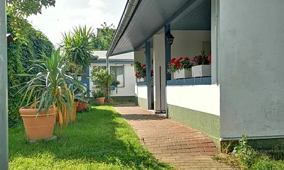 Auf dem Innenhof befinden sich noch 2 weitere Ferienwohnungen und die Wohnung meiner Eltern.