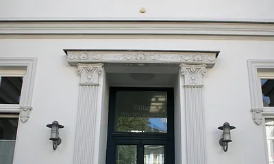 vorderer Hauseingang (hinterer Hauseingang barrierefrei)