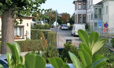 Blick von der Terrasse auf die Strandpromenade