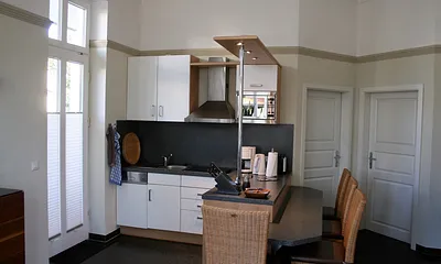 -offene Küche mit reichhaltiger Ausstattung-