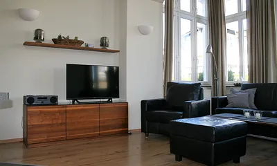 -LCD-Fernseher und Stereoanlage