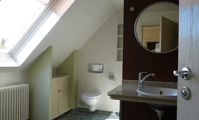 Grosses Bad mit Dusche 