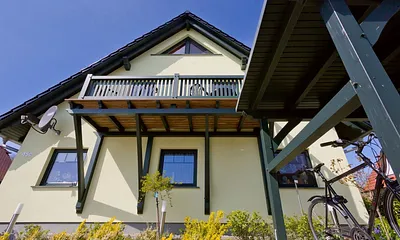 Fahrrunterstand vorhanden!