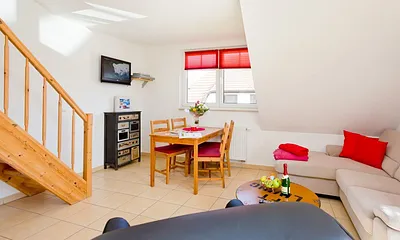 Wohnzimmer mit Essbereich 