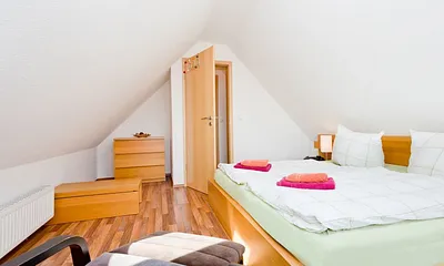 2. Schlafzimmer mit Doppelbett