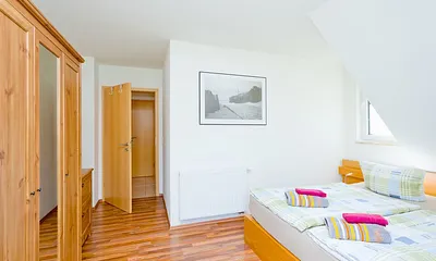 Schlafzimmer mit Doppelbett