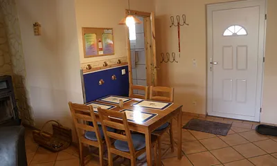 Esstisch Wohnraum  /  Wohnungen sind identisch