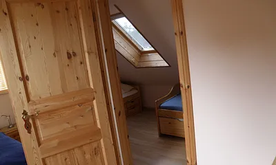 Kinderschlafraum mit 2 Einzelbetten  /  Wohnungen sind identisch