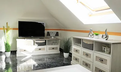 Wohnzimmer -  LED -TV + Musik-Center