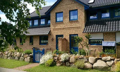  Ferienwohnung mit Terasse Sitzmöbeln ,Sonnenschirm und Grill 