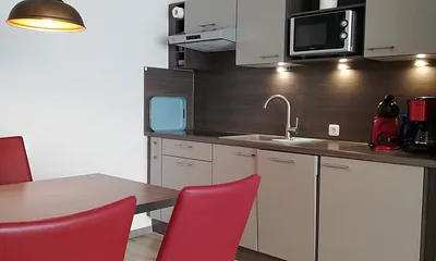 Küchenzeile mit Essplatz