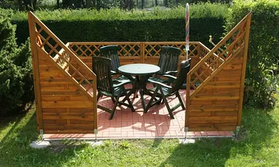 Terrasse mit Gartenmöbel