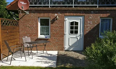 Ansicht der Wohnung vom Garten aus,(jetzt ohne Balkon,aber erweitertem Schl.raum)