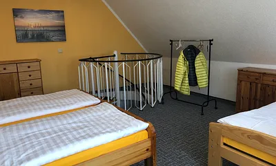 Schlafzimmer mit Treppenaufgang