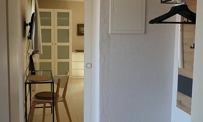 Eingangsflur mit Zugang zum Master-Schlafzimmer