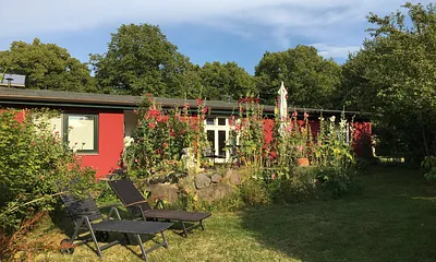 Zum Garten ausgerichteter, separater Liegebereich