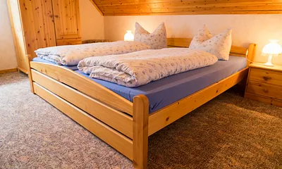 Schlafzimmer Nr. 2 mit Platz zur Aufbettung für ein Kind