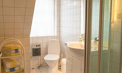 Bad mit WC und Dusche