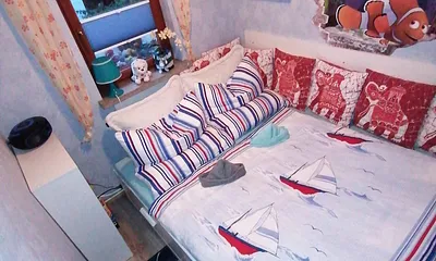 Kleines Zimmer ( So sieht es aus, wenn das Bett ausgezogen wird.) Foto vor der Renovierung