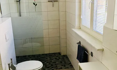 WC mit grosser Dusche!