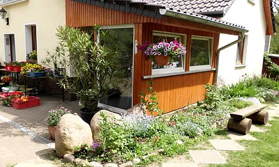 Separater Eingang mit Wintergarten