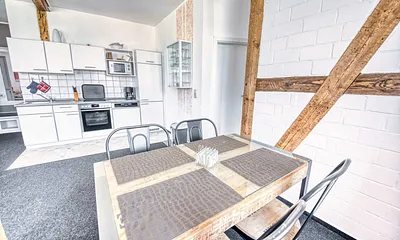 Fewo Uferschwalbe mit Esstisch für 4 und Einbauküche mit Backofen