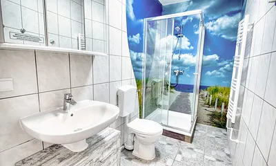 Fewo Uferschwalbe: modernes Bad (ca. 4,5 m²) mit Dusche/WC