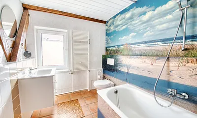Fewo Seeschwalbe: modernes Bad (ca. 5,5 m²) mit Badewanne