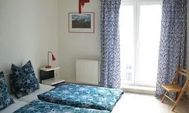 Schlafzimmer, Bettenmaße je 200 x 90x 30 cm