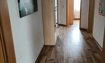 Blick von Wohnzimmertür in den Flur 