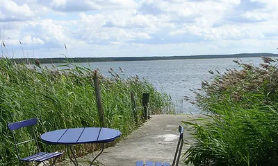 Sitzplatz am Wasser