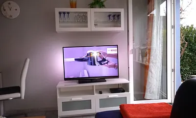 Küche Nr.7: mit Geschirrspüler, Mikrowelle, Kühlschrank, Gefrierfach, jetzt Ceranfeld und alles was man so braucht.