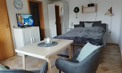 Wohn- Schlafzimmer mit integrierter Küche