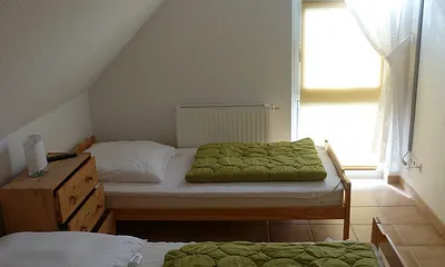 Schlafzimmer 1