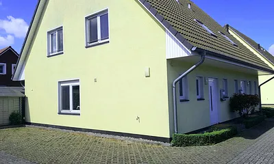 2 Parkplätze direkt am Haus