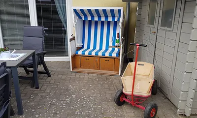 der Wagen zum Transport von Diversen, das Greätehäuschen für ihre Fahrräder