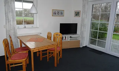 Essbereich mit Fernseher