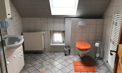 Badezimmer mit Dusche