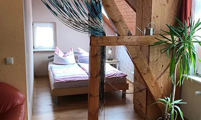 Schlafbereich der ans Wohnzimmer grenzt