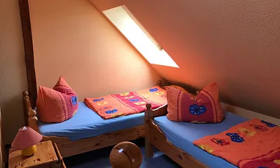 zweites Schlafzimmer im Dachgeschoss
