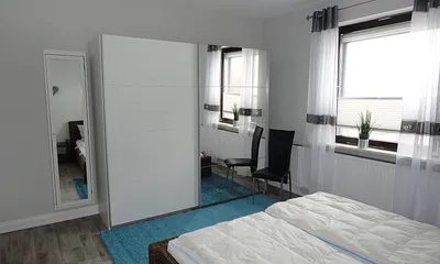 Schlafzi. FeWo Meerbl.